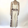 Conjunto estampado bohemio con chaleco sin mangas y pantalón largo fluido. Diseño ligero y versátil, ideal para cualquier ocasión