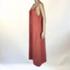 Vestido Elegante disponible en azul, rosa, verde, teja, blanco y beige. Diseño fluido y detalles refinados, ideal para cualquier ocasión