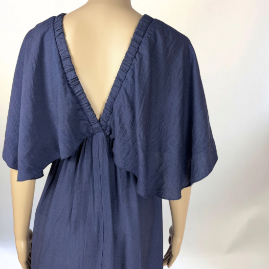 Vestido elegante de Mar de Caprichos con diseño exclusivo, acabado refinado y corte favorecedor, ideal para ocasiones especiales.