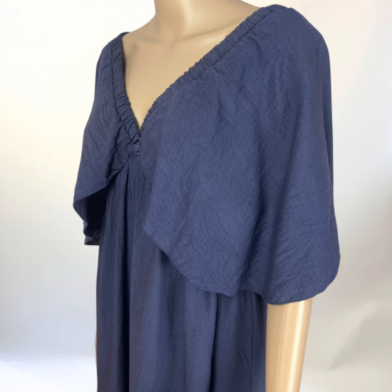 Vestido elegante de Mar de Caprichos con diseño exclusivo, acabado refinado y corte favorecedor, ideal para ocasiones especiales.