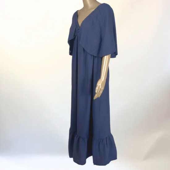 Descubre el vestido elegante de Mar de Caprichos, una prenda sofisticada y versátil diseñada para realzar tu estilo en cualquier ocasión. Confeccionado con materiales de alta calidad, su corte favorecedor y detalles refinados ofrecen un ajuste perfecto, mientras que sus tres vibrantes tonalidades se adaptan al ambiente de cada evento.