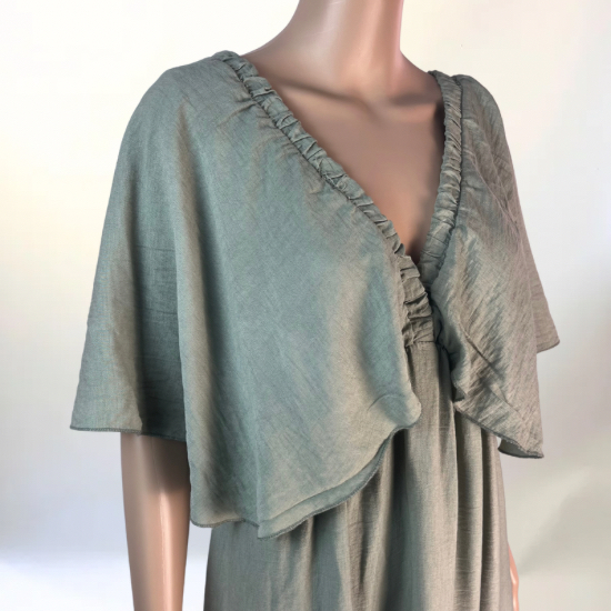 Vestido elegante de Mar de Caprichos con diseño exclusivo, acabado refinado y corte favorecedor, ideal para ocasiones especiales.