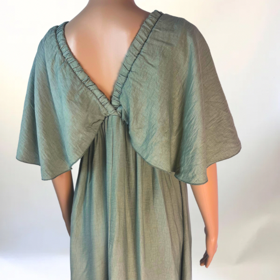 Vestido elegante de Mar de Caprichos con diseño exclusivo, acabado refinado y corte favorecedor, ideal para ocasiones especiales.