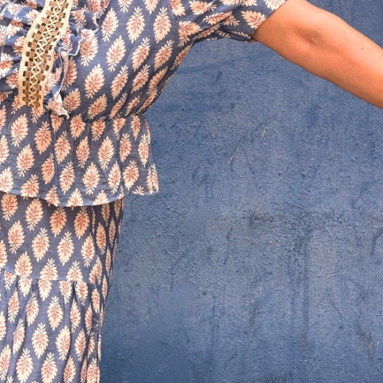 Conjunto estampado de la colección SS25 de Mar de Caprichos, con diseño ligero y estampado llamativo, ideal para looks veraniegos.