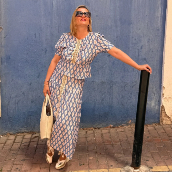 Conjunto estampado de la colección SS25 de Mar de Caprichos, con diseño ligero y estampado llamativo, ideal para looks veraniegos.