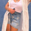Kimono largo de encaje blanco de la colección SS25 de Mar de Caprichos, ideal para looks bohemios y veraniegos.